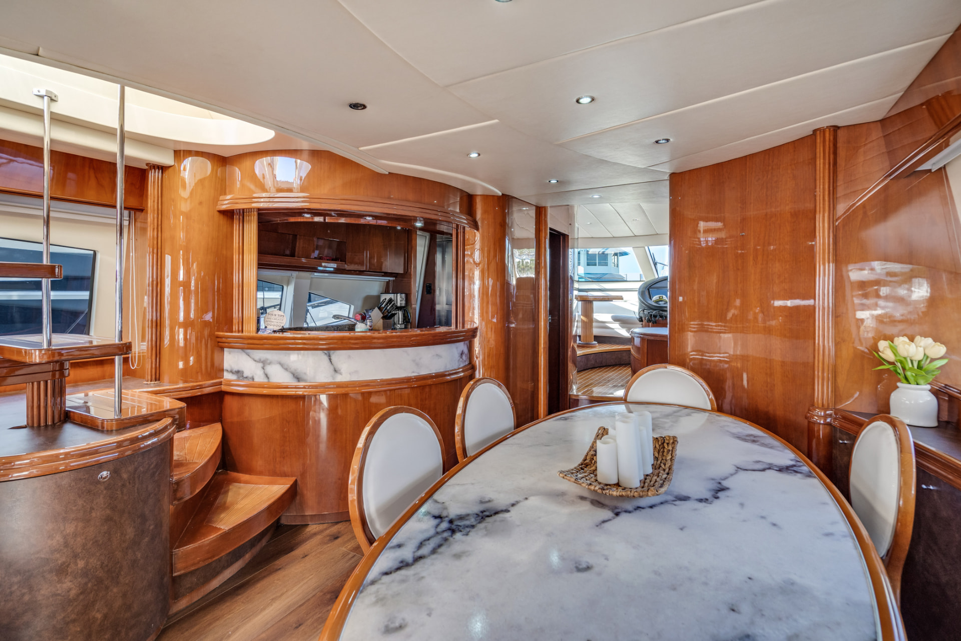 90' Azimut photo 7