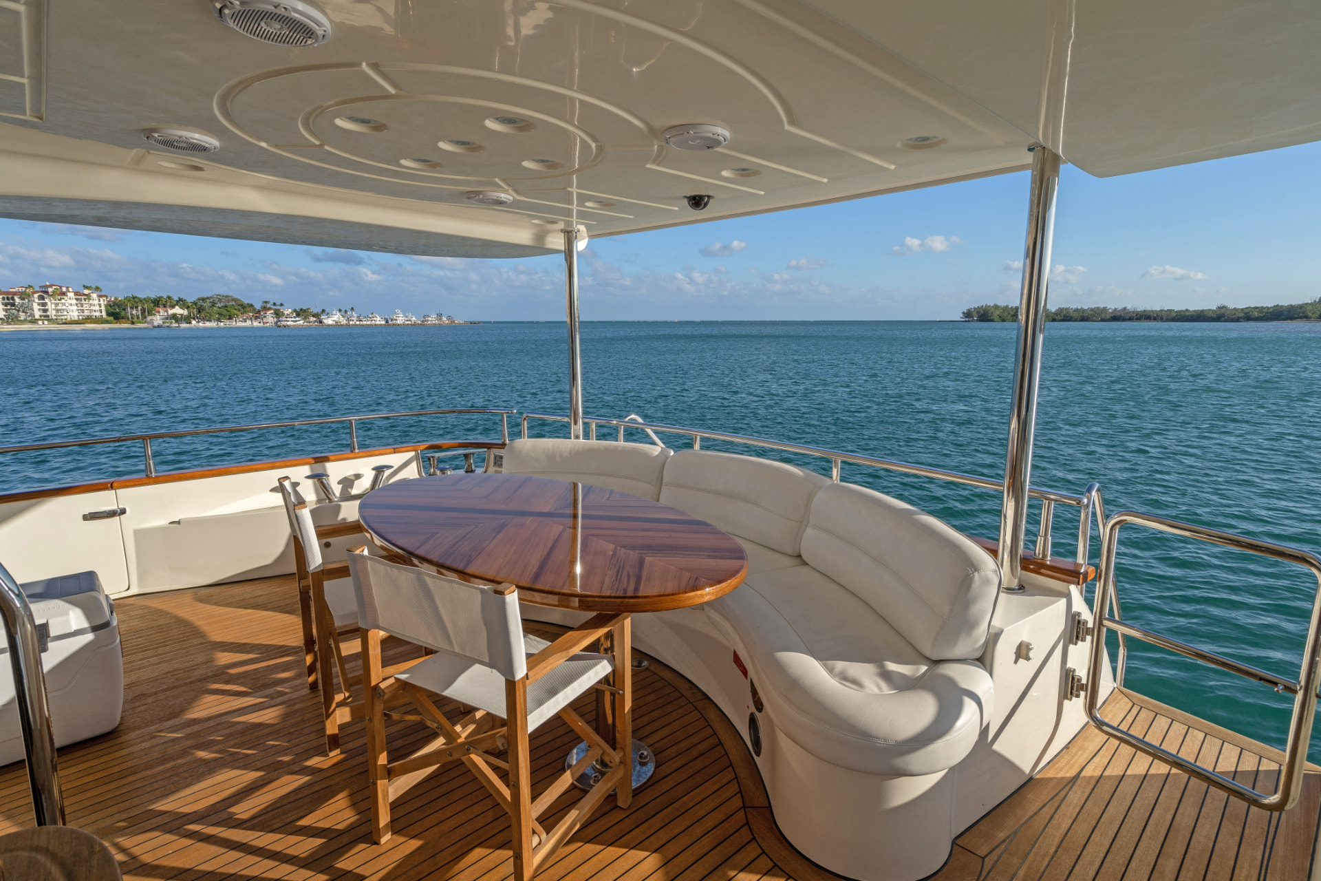 90' Azimut photo 5