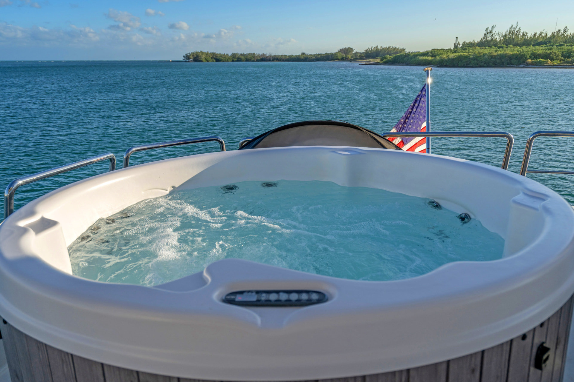 90' Azimut photo 4
