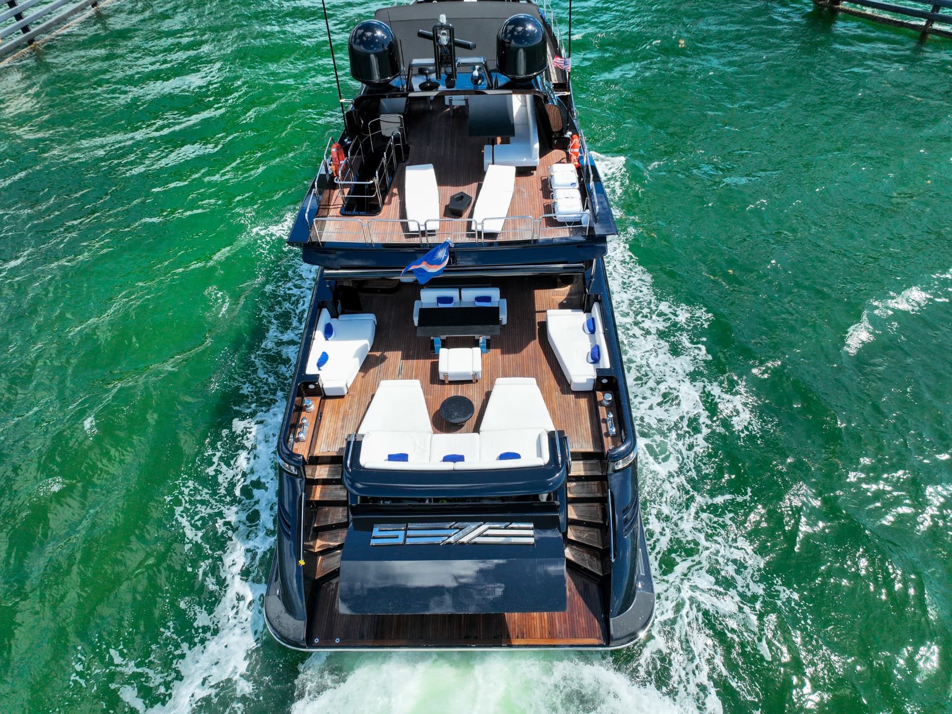 103' Azimut Black Edition photo 2
